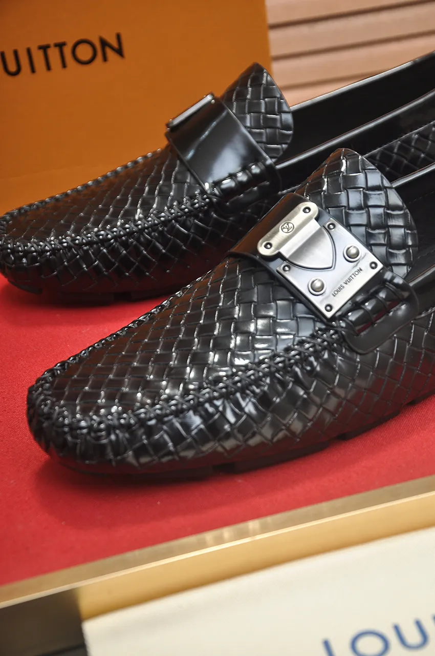 Men's men's shoes💰460💶 [LV Doudou shoes] (water-dyed cowhide lining) new model is on the market, available on the official website. The new Doudou shoes are processed into single-color materials, and the uppers are made of imported woven cowhide material. The body of the shoe is fully hemmed with mark thread, and is lined with imported original cowhide leather. The elegant shoe shape is super suitable for all-matching, and the size is 38-44.